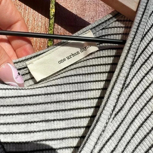 NWOT Buckle Peplum Babydoll - Gray & Black Chevron Stripes - One Urban Day - Picture 5 of 12